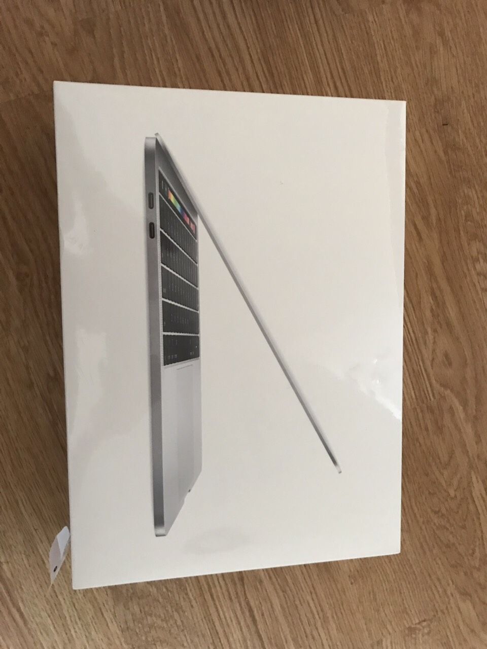 new 2019 Apple MacBook Pro 13" 1.4GHz Quad Core i5 8GB 128GB