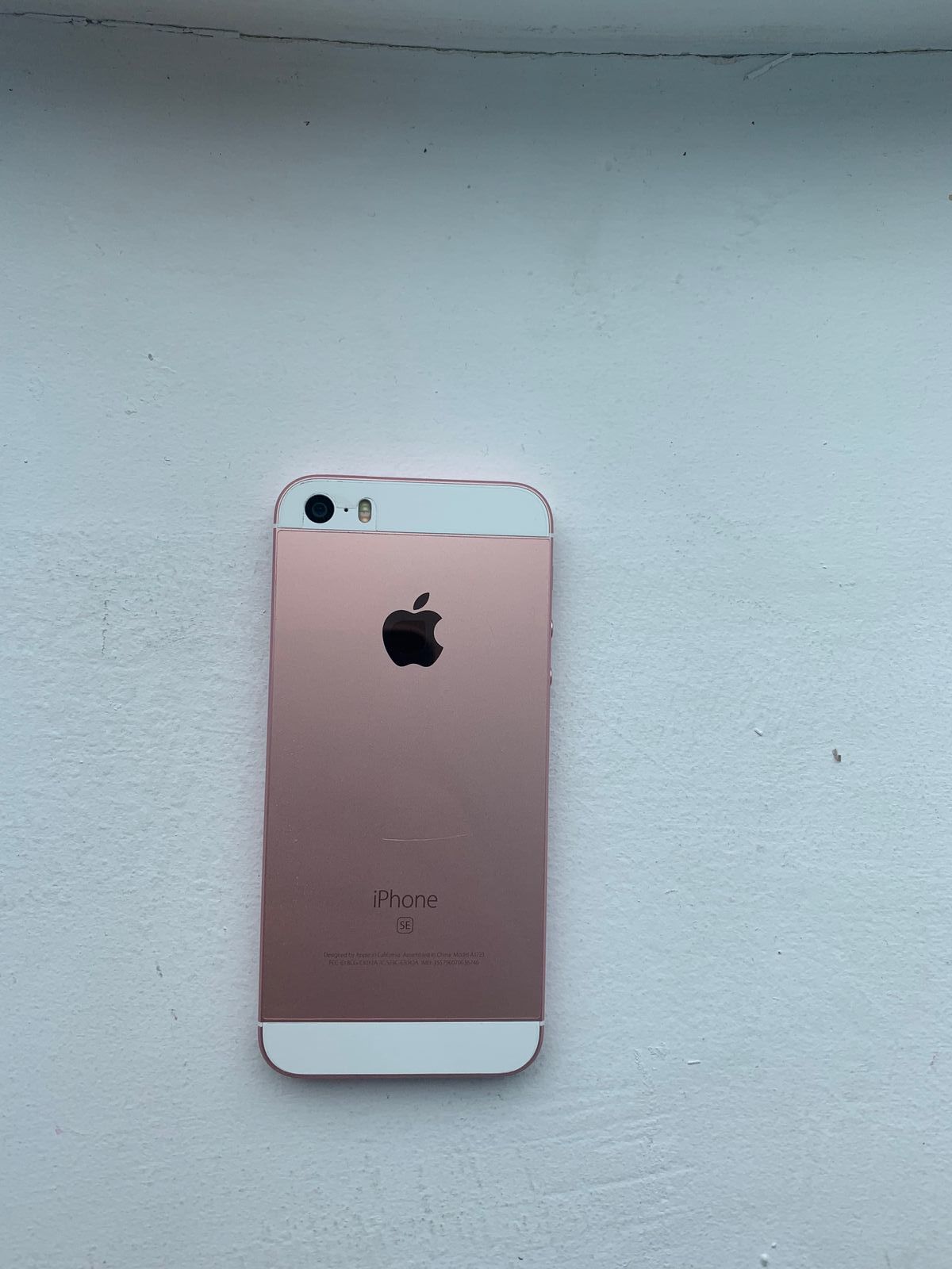 Apple iPhone SE 16gb Rose Gold Как новый! В одних руках с 1 дня !