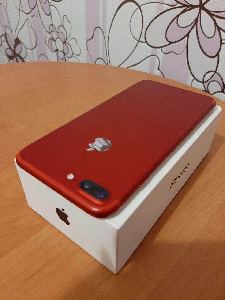 iPhone 7 Plus Product red 128gb
