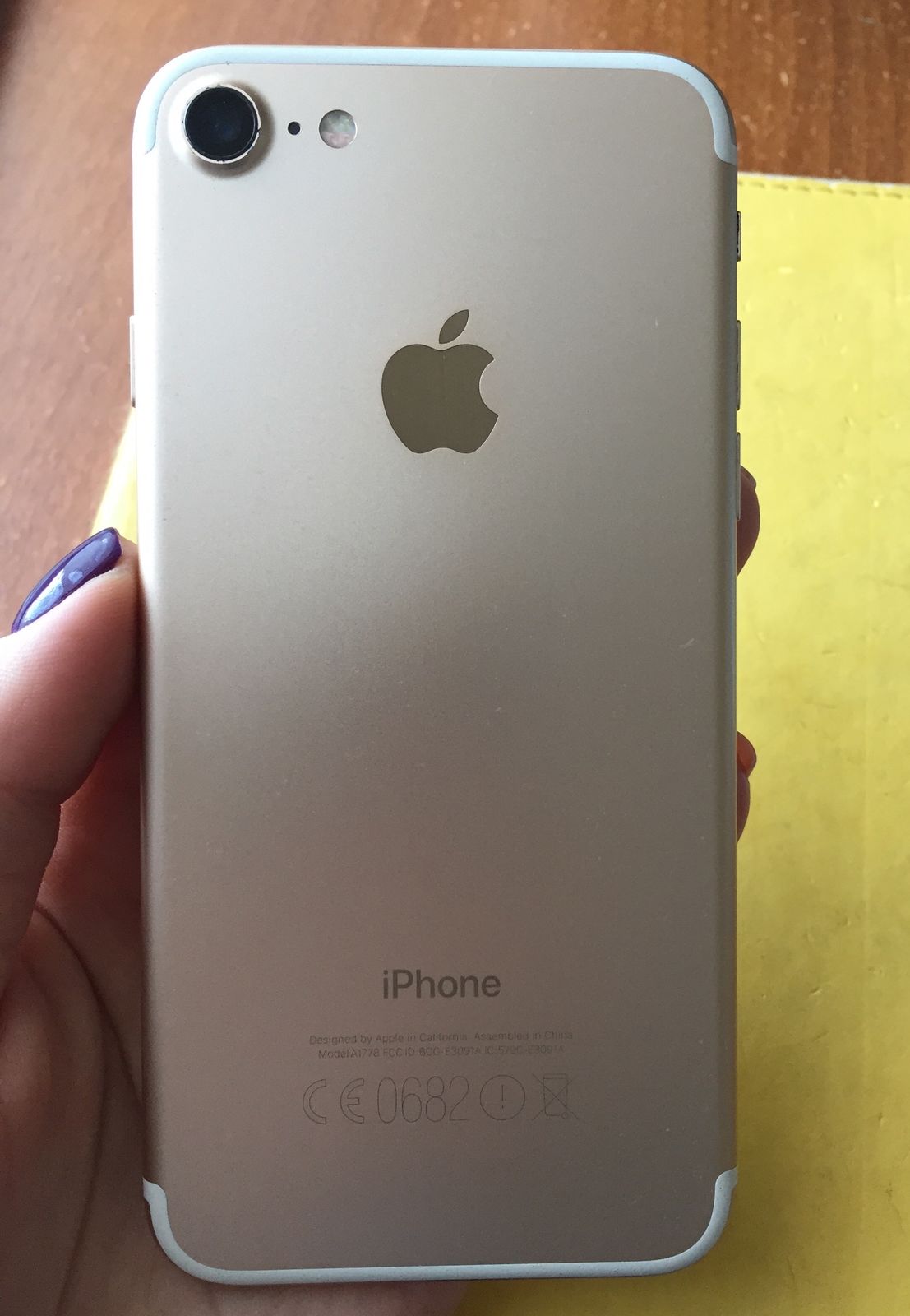 Телефон iPhone 7