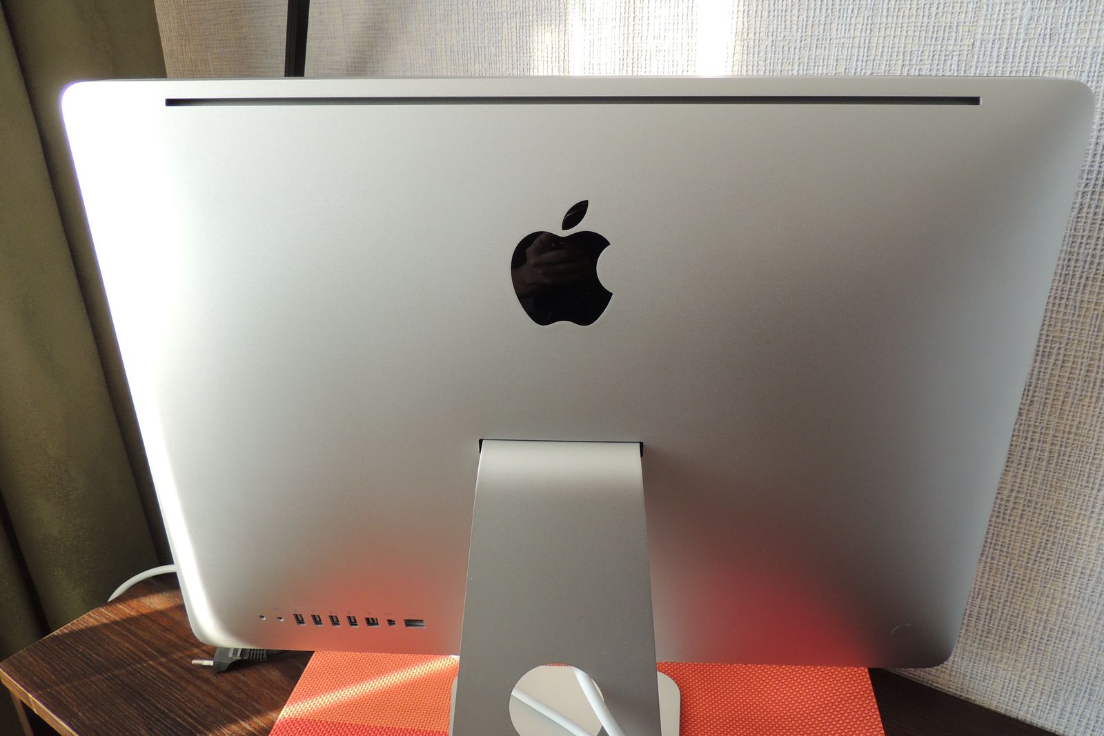 iMac 21.5 2010 полный комплект как НОВЫЙ