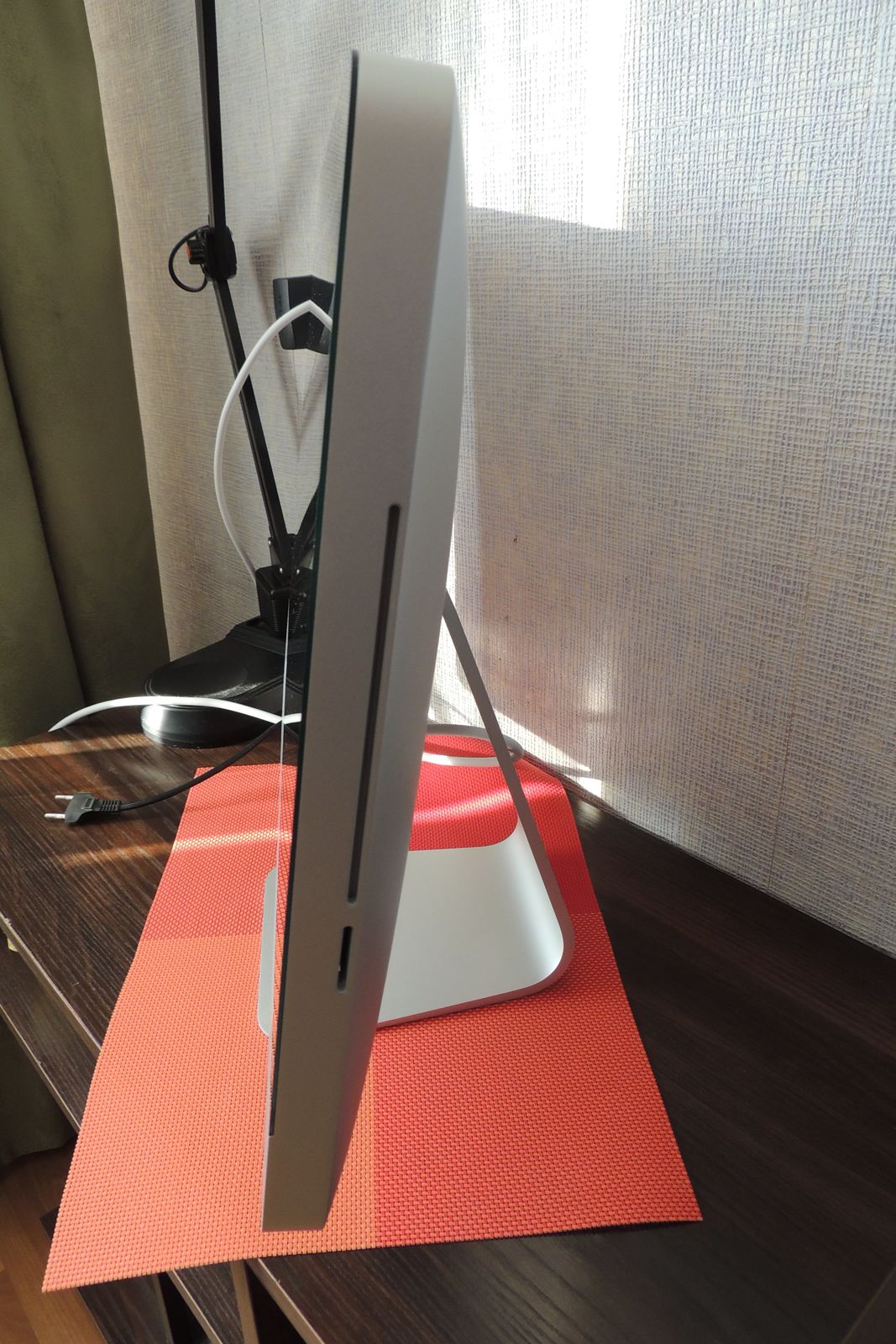 iMac 21.5 2010 полный комплект как НОВЫЙ