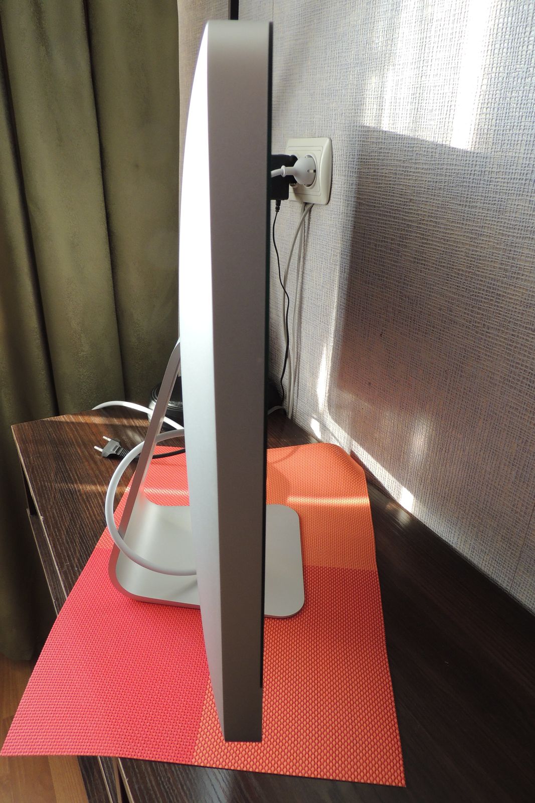 iMac 21.5 2010 полный комплект как НОВЫЙ