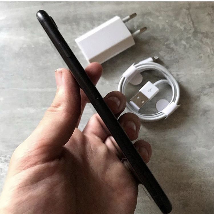 iPhone 7 32 gb black matte 