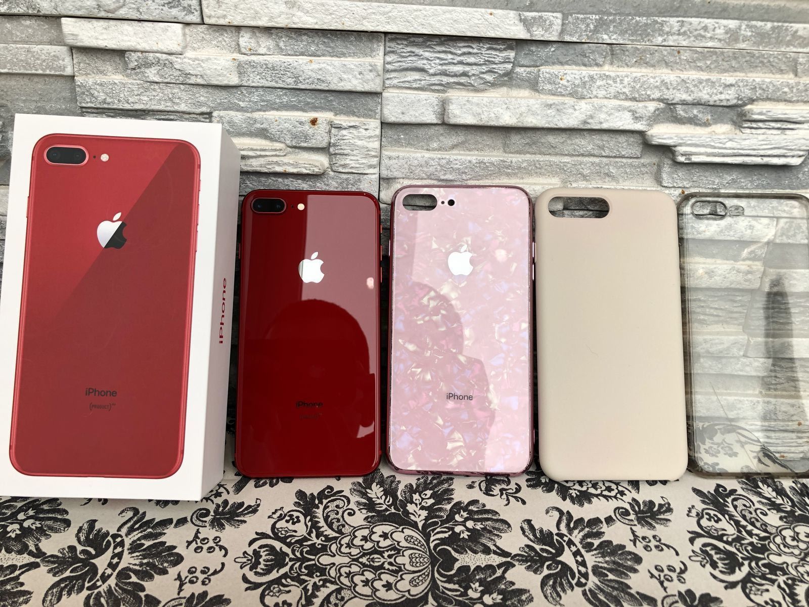 Продам iPhone 8 Plus 64 GB Product RED Ідеал