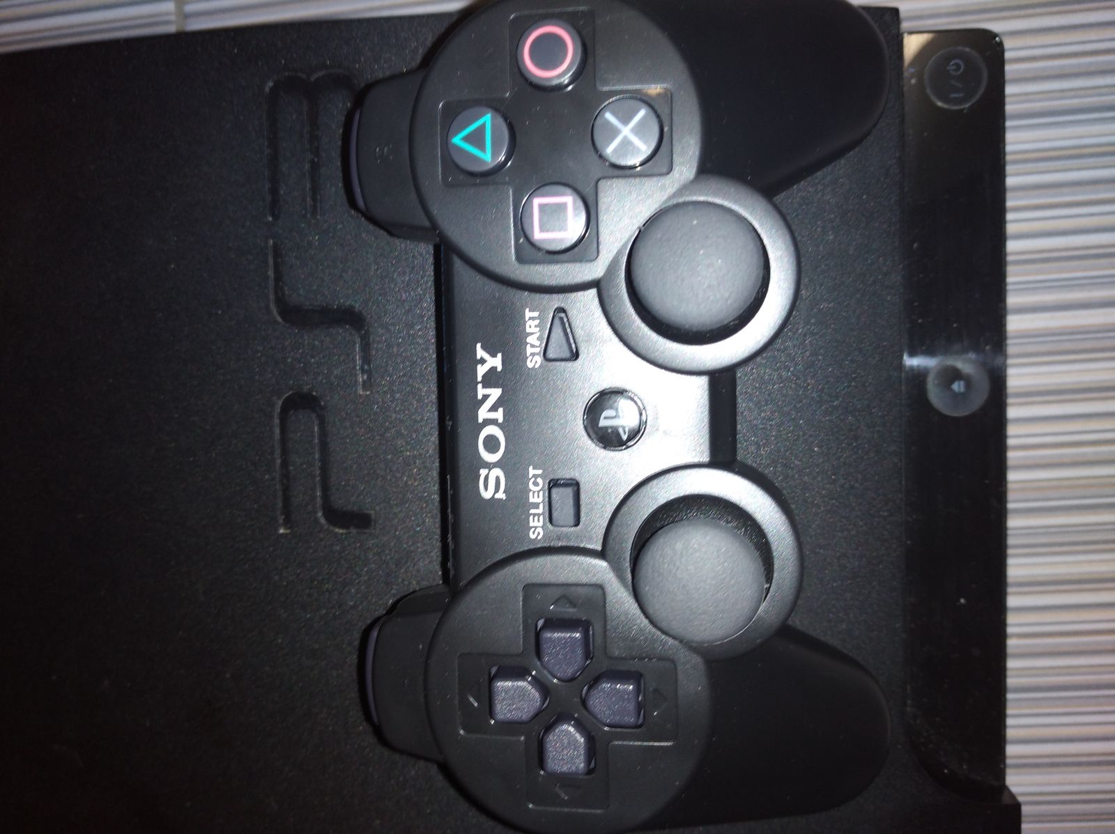 Sony Playstation 3 плюс 16 игр два джойстика