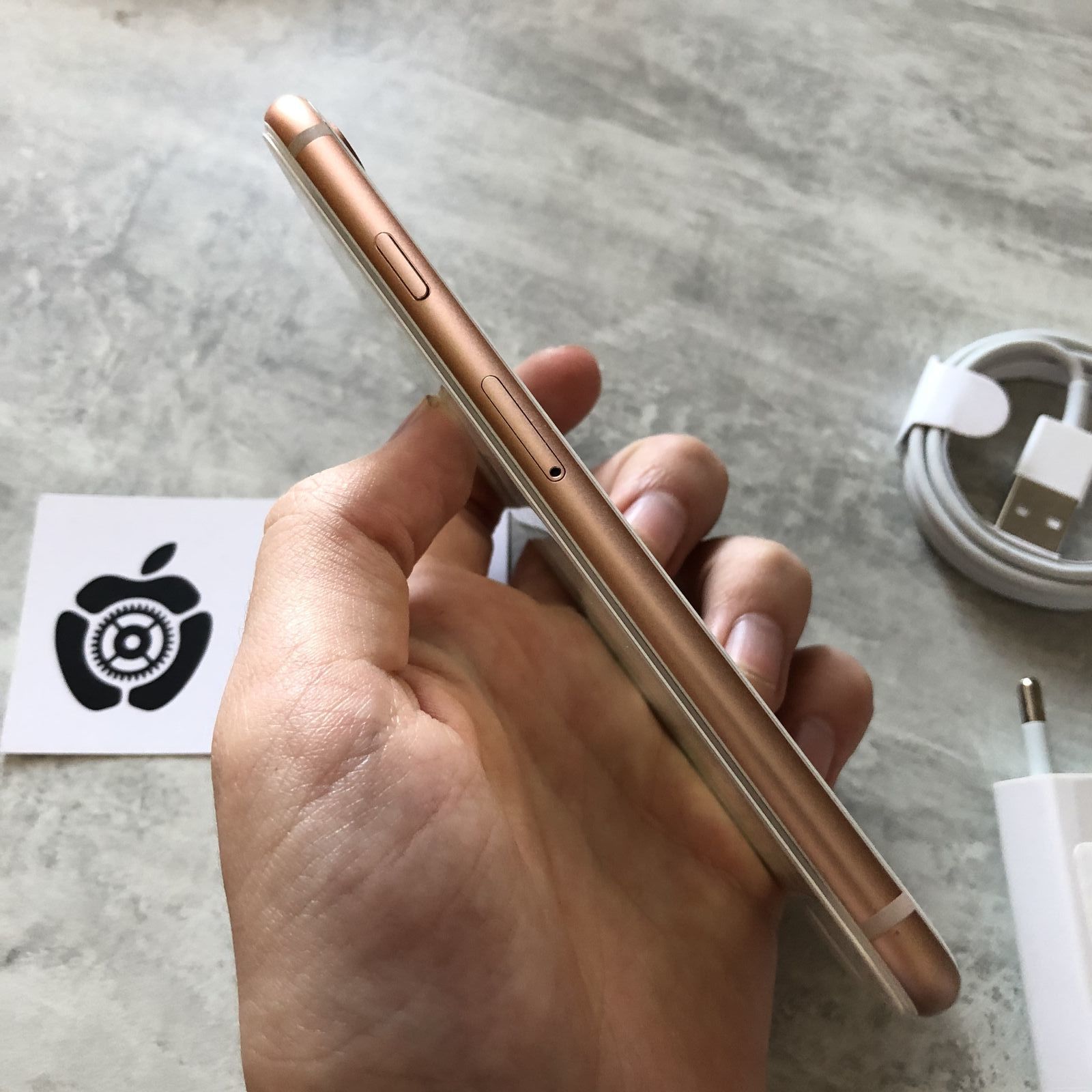 iPhone 8 64GB Gold Neverlock Стан: 9/10
