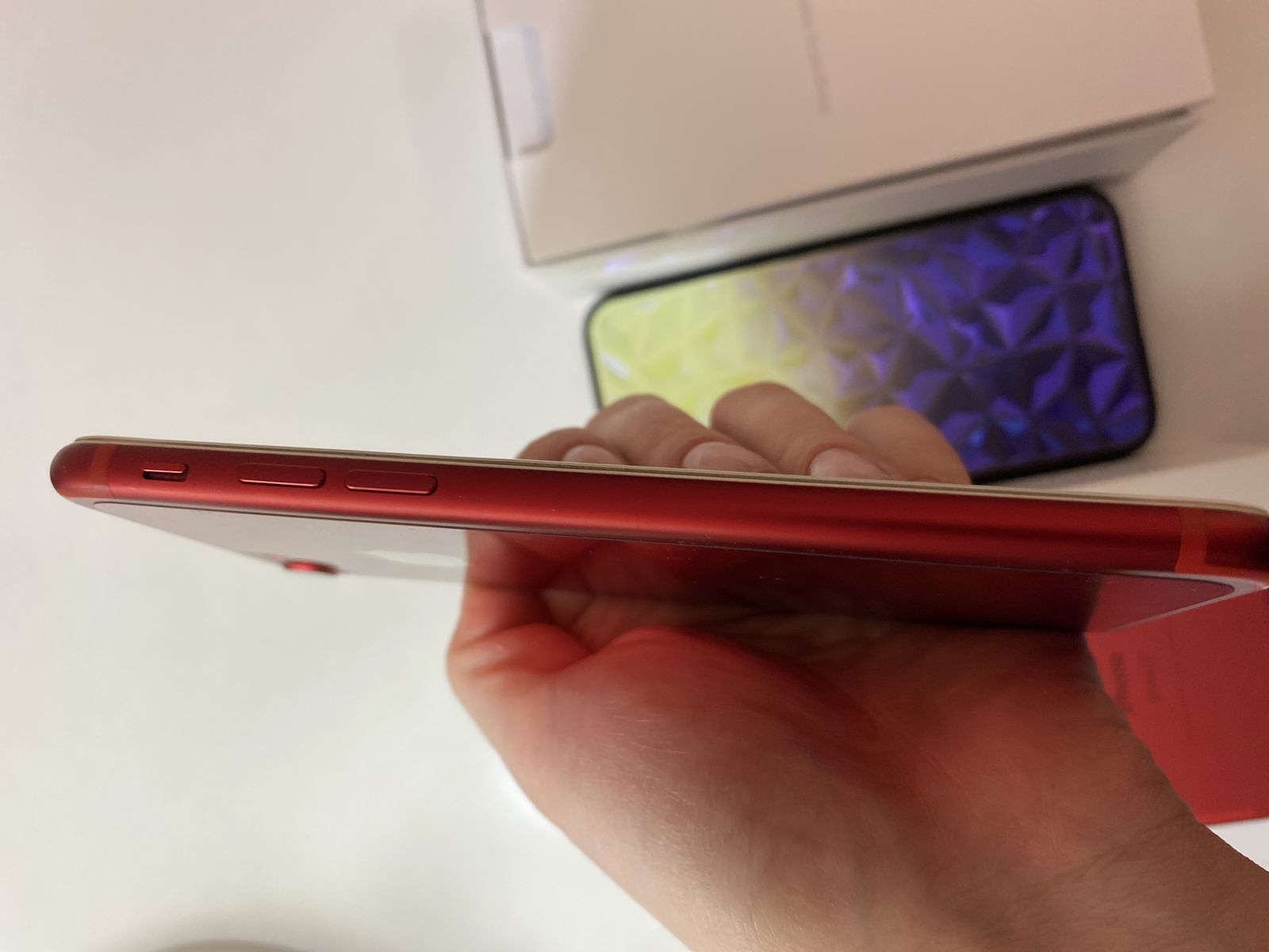 Продам IPhone 7