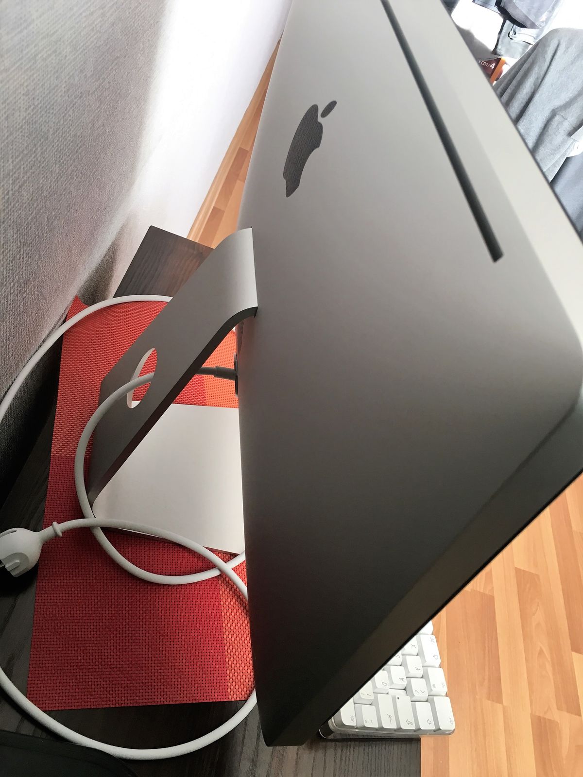IMac 21.5 2010 полный комплект как НОВЫЙ