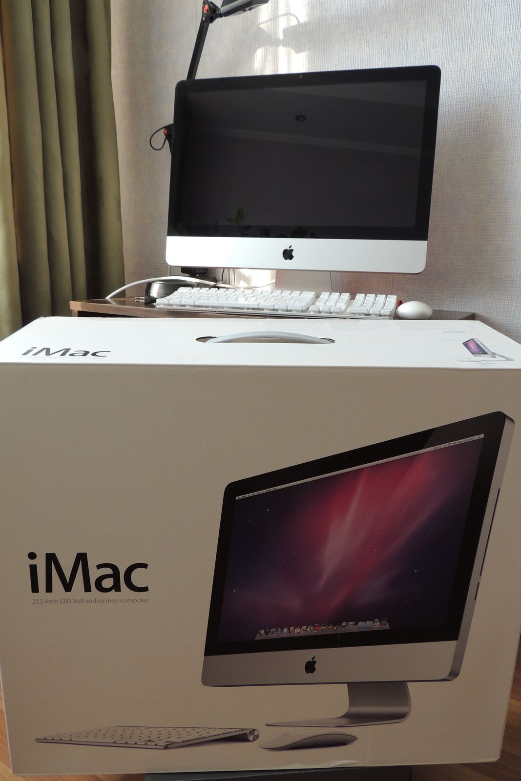 IMac 21.5 2010 полный комплект как НОВЫЙ