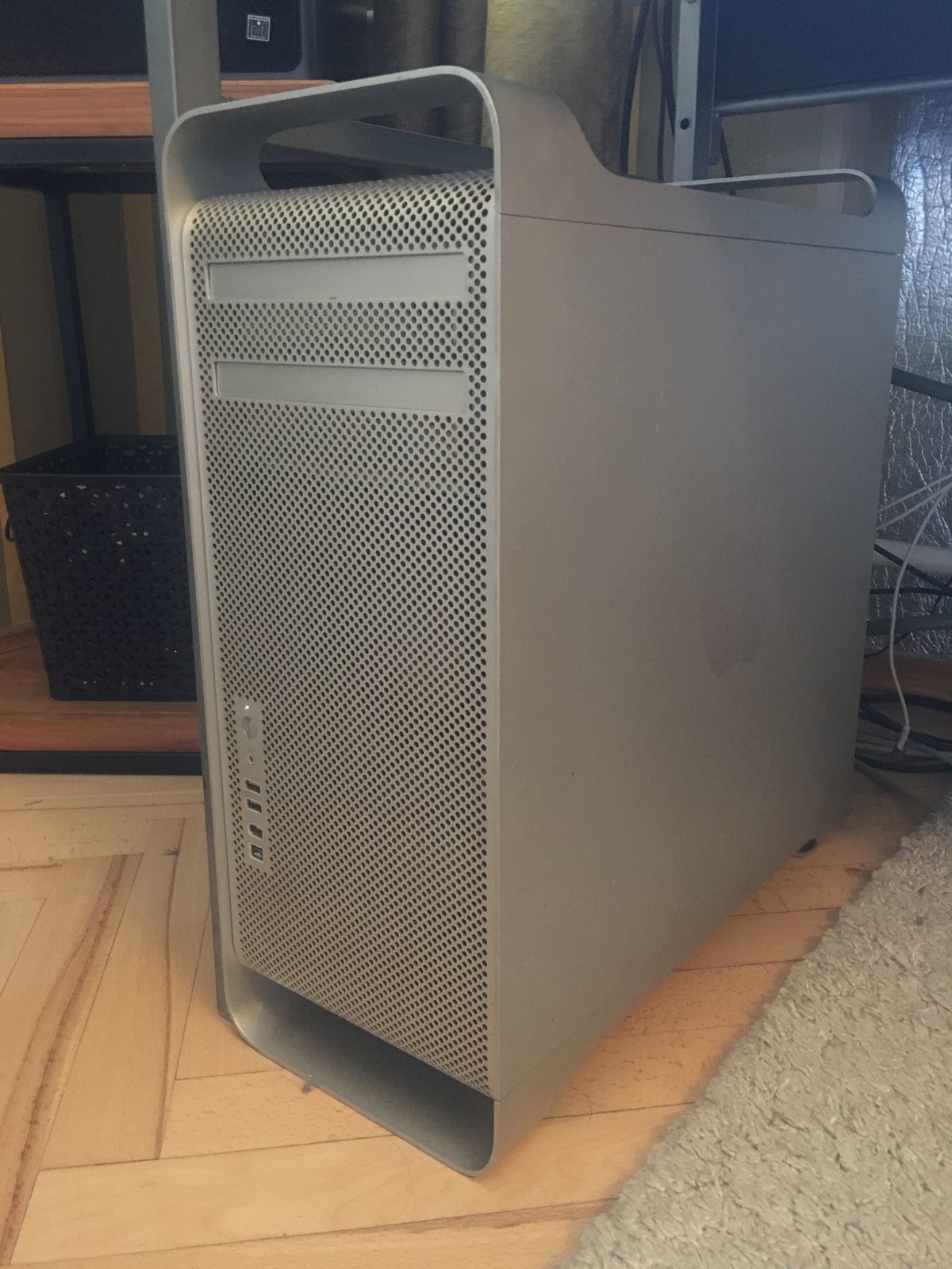 Apple Mac Pro 3.1 || 2x 2.8Ghz, 8 ядер, 120Gb SSD + 2HDD, Radeon 4870