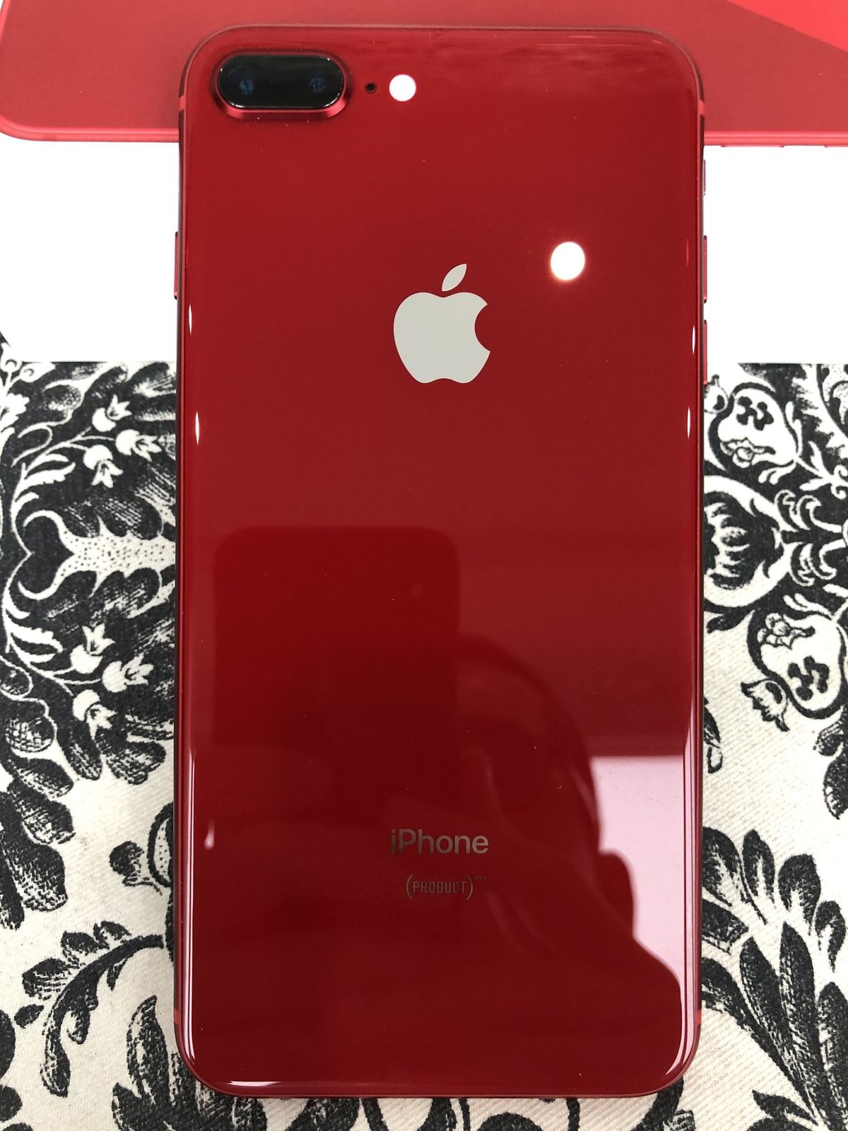 iPhone 8 PLUS 64Gb RED Neverlock Чудовий стан!