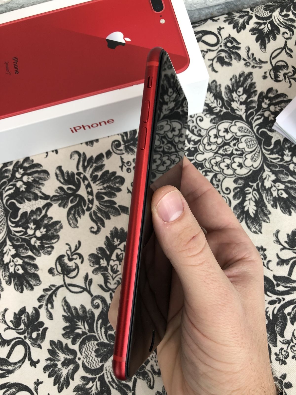 iPhone 8 PLUS 64Gb RED Neverlock Чудовий стан!