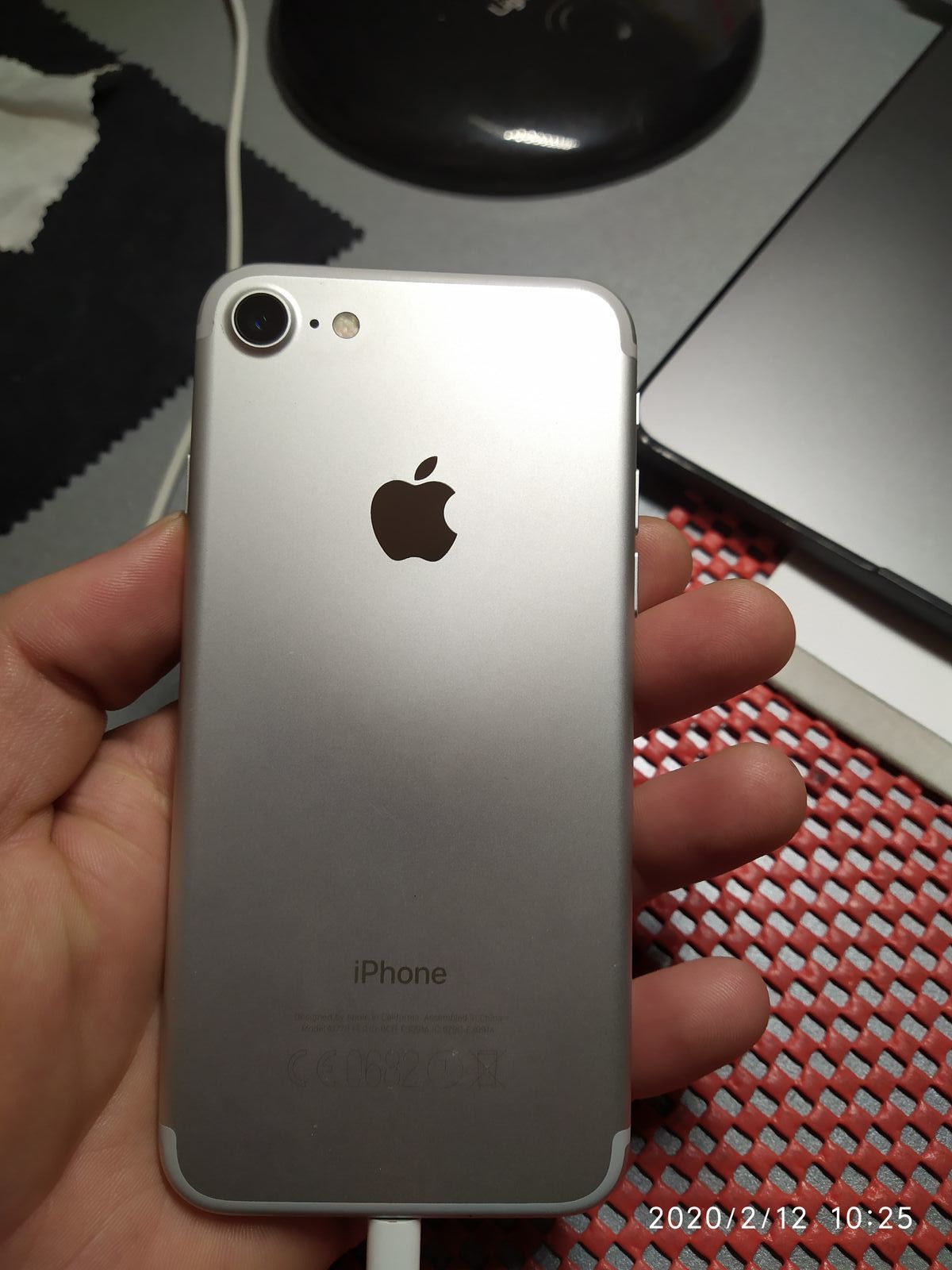 Продам IPhone 7 32 GB Silver