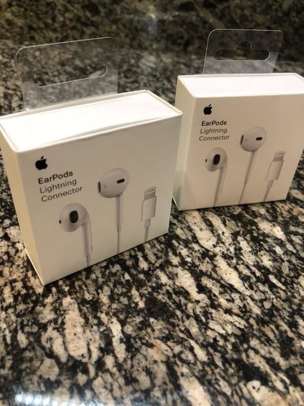 Apple EarPods with 3.5 Headphone Plug Original