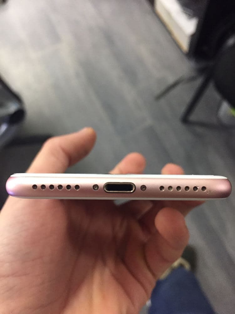 Apple iPhone 7 Rose Gold 32 GB (Розовий)