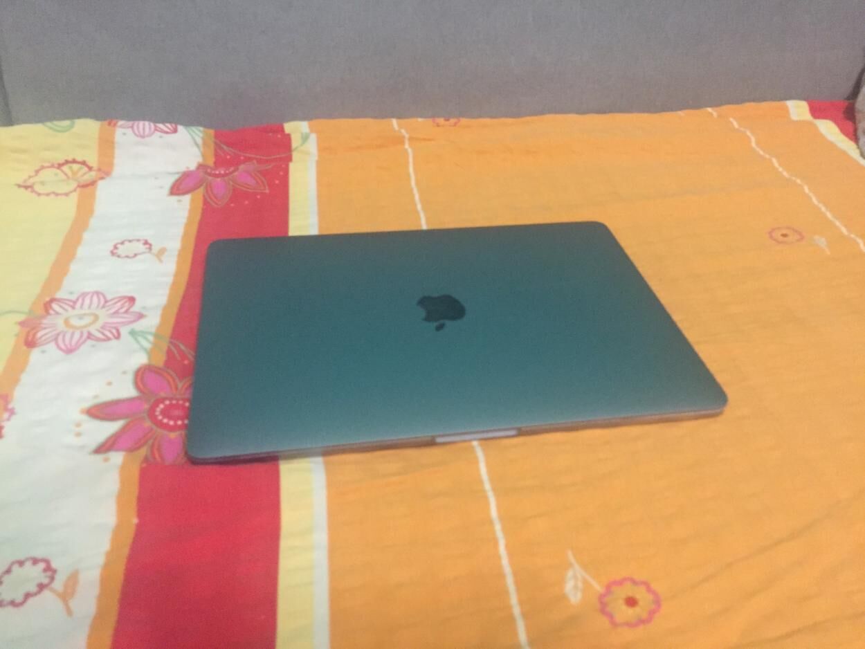 Продам MacBook pro 2018 13 inch 512gb